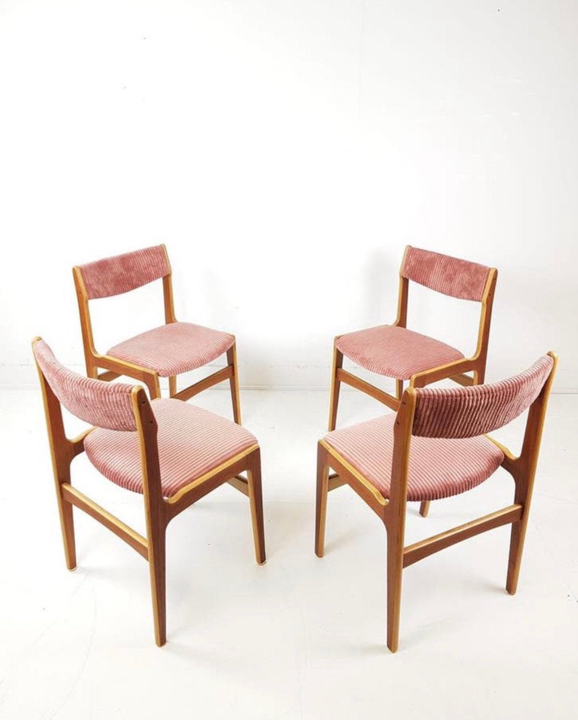 4 Deense stoelen roze ribstof teakhout | Danish dining chair, Overige kleuren, -, -, Ophalen of Verzenden