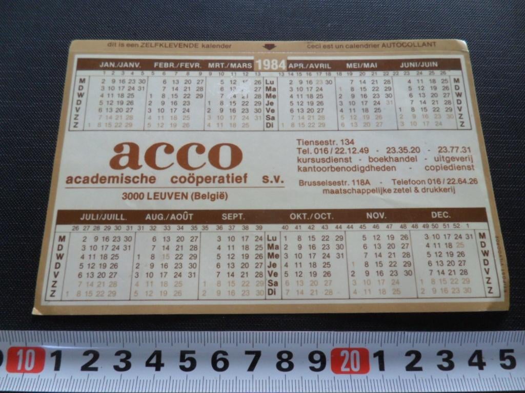 sticker Kalender 1984  België Leuven ACCO academische coöp, Verzamelen, Ophalen, Zo goed als nieuw