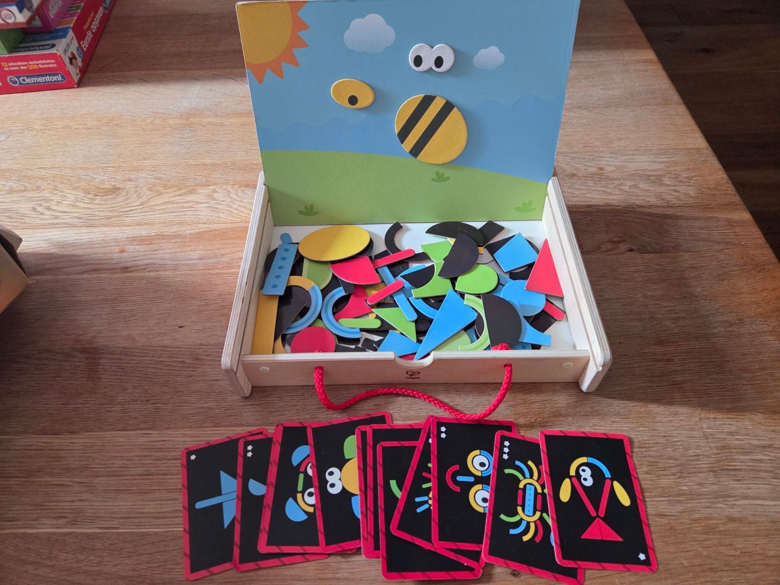 Hape Magnetisch Vormen Spel met Kaarten, Ophalen, Zo goed als nieuw, Puzzelen