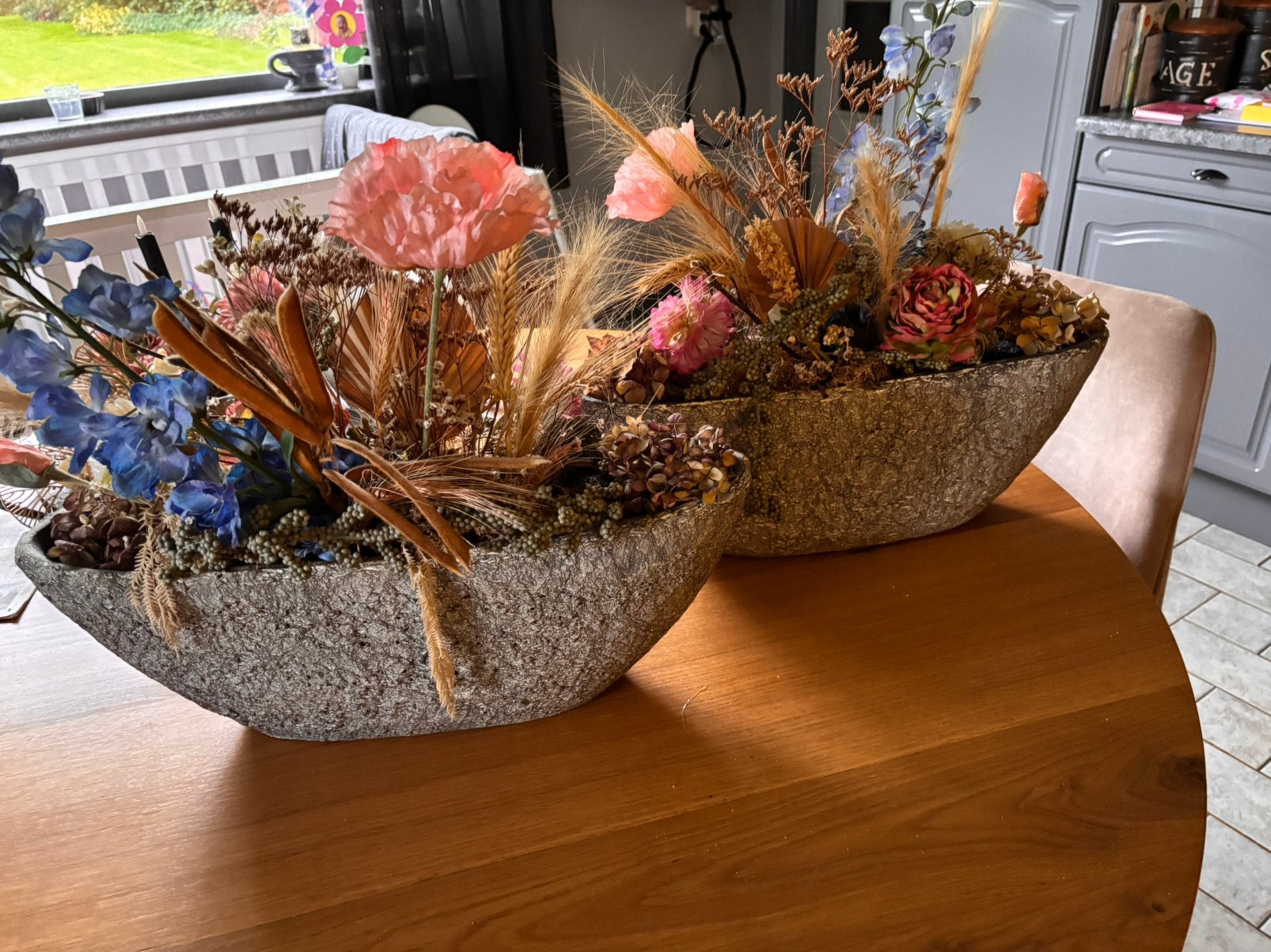 Te koop 2 mooi opgemaakte bloempotten, Huis en Inrichting, Ophalen, Zo goed als nieuw, Plantenpot of Plantenbak, Ovaal