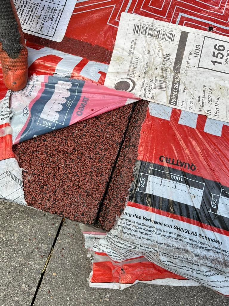 Dakshingles- rood, Doe-het-zelf en Verbouw, Dakpannen en Dakbedekking, Ophalen, Steen of Klei, Zo goed als nieuw, 15 m² of meer