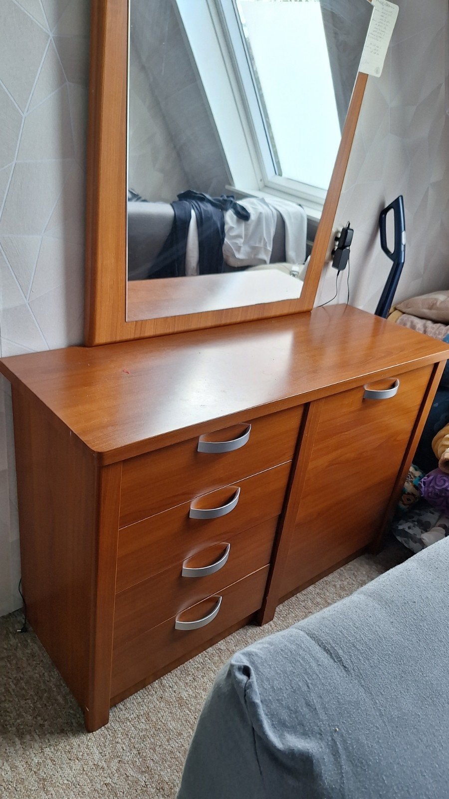 bureau met spigel, Modern, functioneel, warm hout, Ophalen of Verzenden, Zo goed als nieuw, 25 tot 50 cm