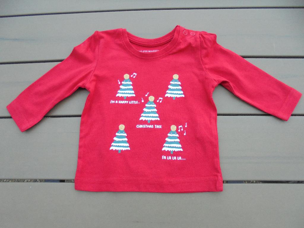 K119 Nieuw Rood kerst shirtje maat 68, Jongetje of Meisje, Nieuw, Ophalen of Verzenden, Primark