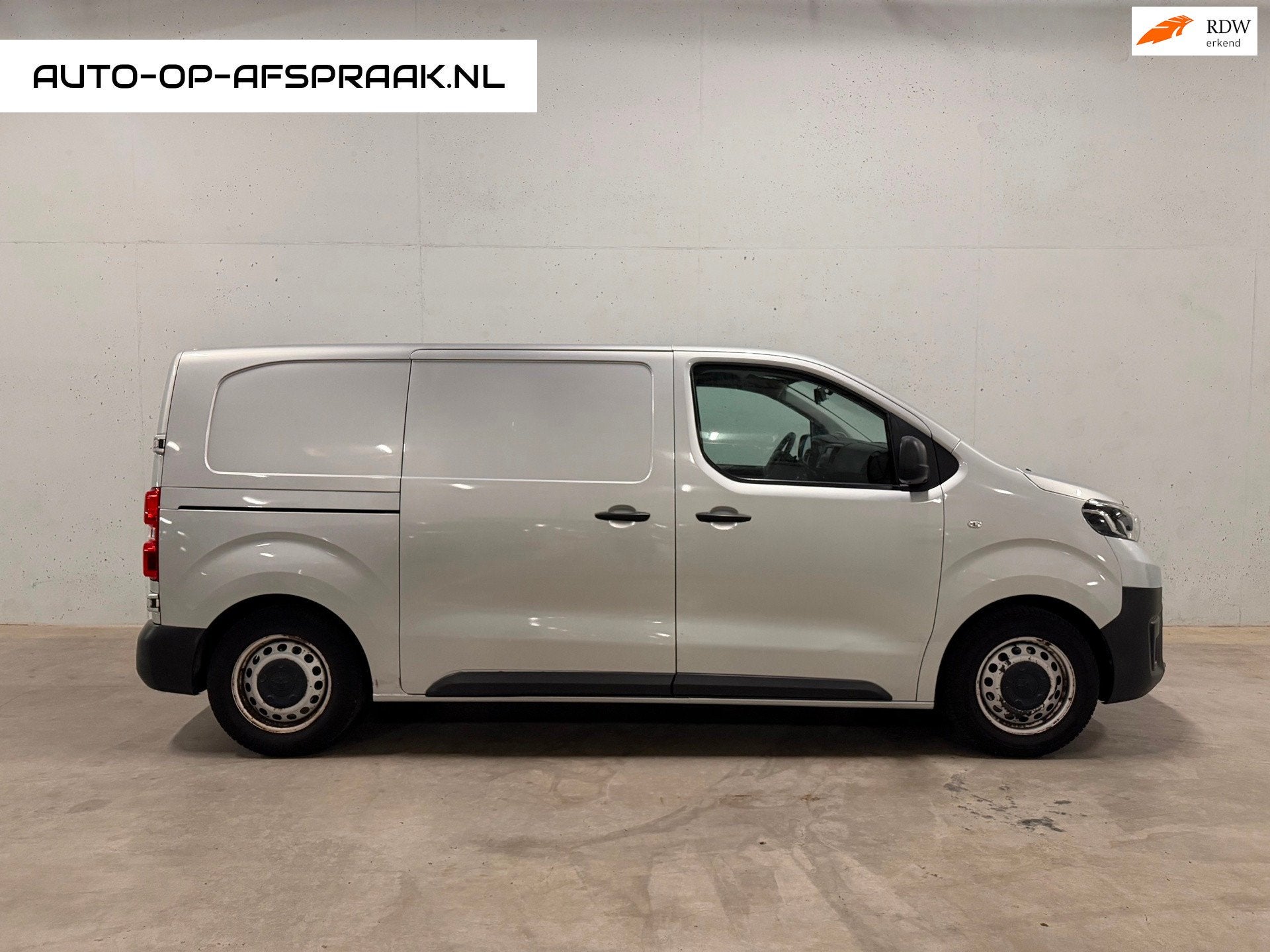 Toyota PROACE Worker 1.6 D-4D Rolstoel Lift Elec Automaat, Auto's, Bestelauto's, Stof, Gebruikt, Euro 6, Parkeersensor