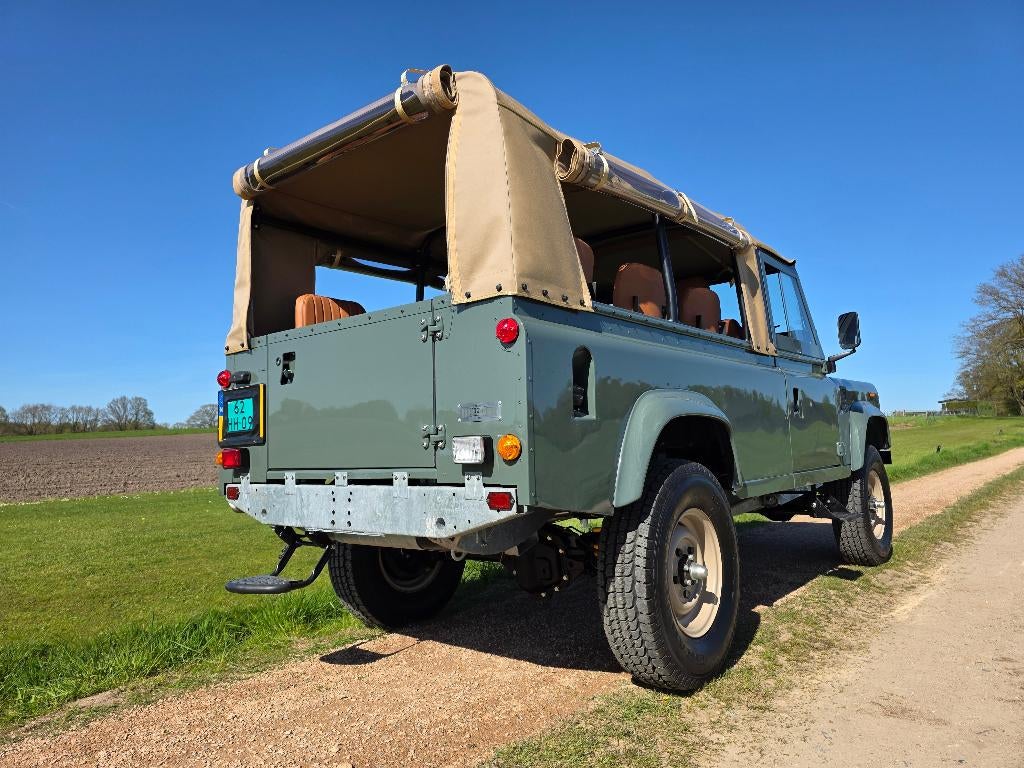 Land Rover Defender 110 3.5 V8 1986 belastingvrij ! NIEUW !, Auto's, Land Rover, 1780 kg, 8 cilinders, Leder, Handgeschakeld