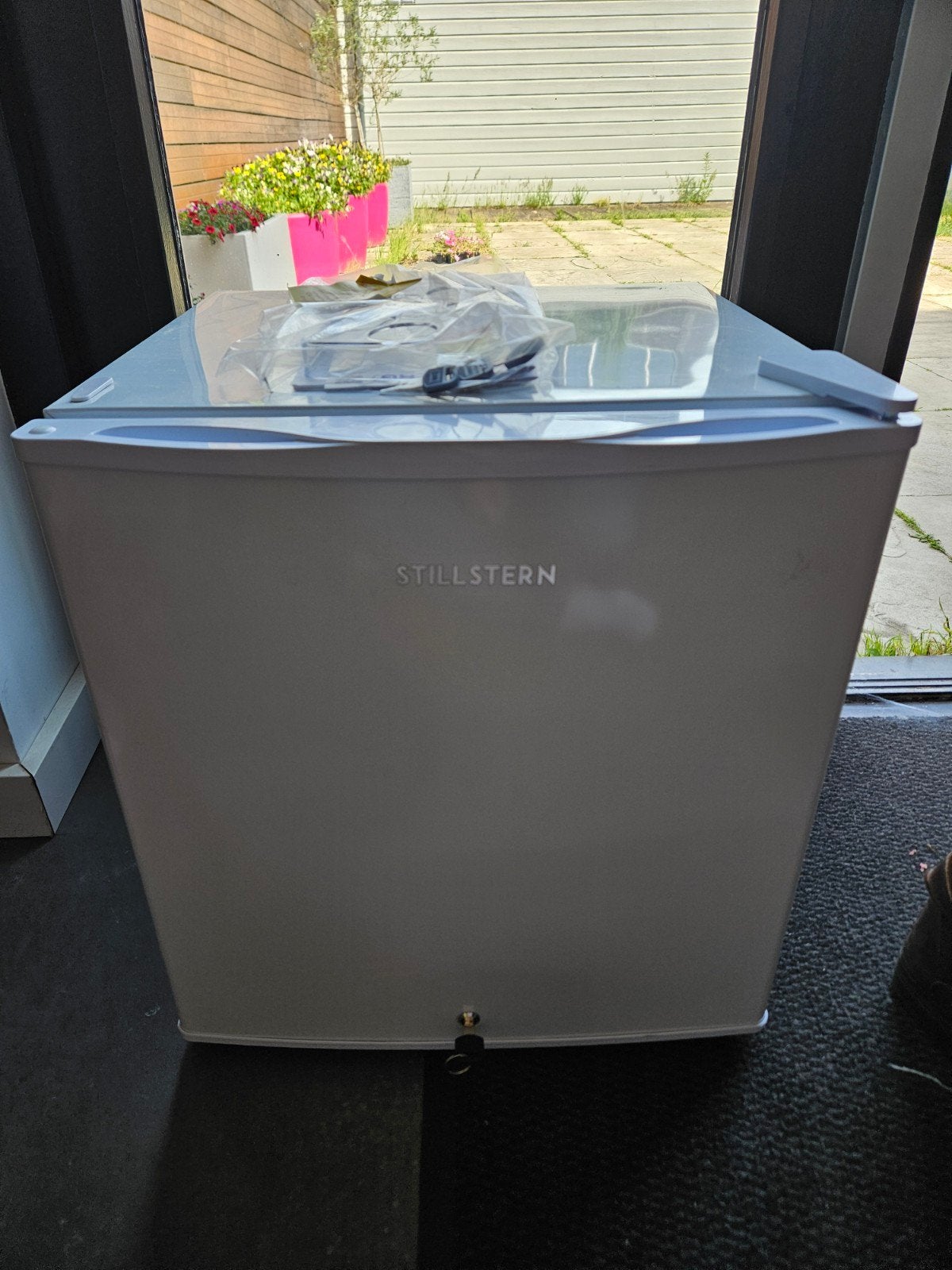Nieuw: Mini koelkast 45 liter met vriesvak en slot, Witgoed en Apparatuur, Ophalen, Nieuw, Minder dan 85 cm