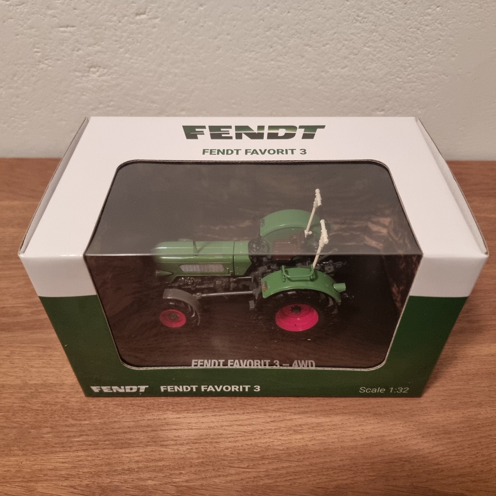 Fendt Favorit 3 4wd ROS, Hobby en Vrije tijd, Modelauto's | 1:32, Ophalen of Verzenden, Nieuw, Tractor of Landbouw, Overige merken
