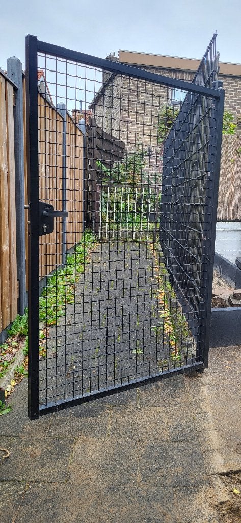 Looppoort / tuinpoort, metaal, zwart, Ophalen, Gebruikt, 100 tot 150 cm, Draaipoort
