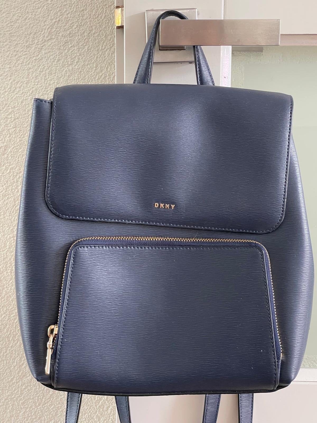 Dkny rugtas, Ophalen of Verzenden, Zo goed als nieuw, Overige merken, 30 tot 45 cm