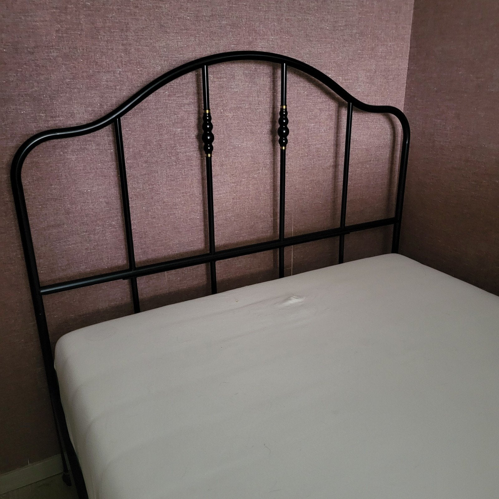 Zwart metalen bedframe Ikea 140x200 cm, Huis en Inrichting, Slaapkamer | Bedden, Ophalen, Gebruikt, Tweepersoons, 140 cm