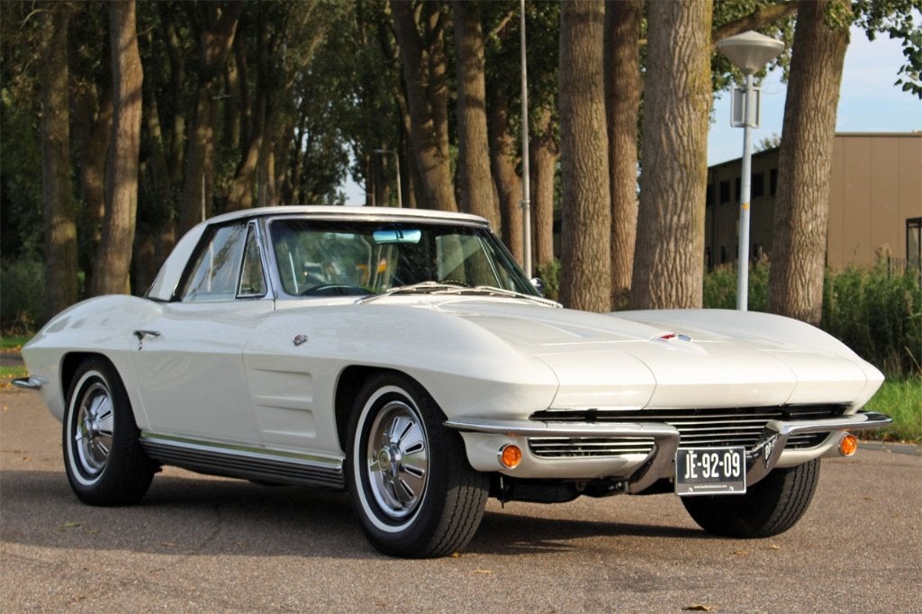 1964 Chevrolet Corvette C2 Convertible 327/300, NL historie, Auto's, Achterwielaandrijving, Zwart, Wit, 300 pk