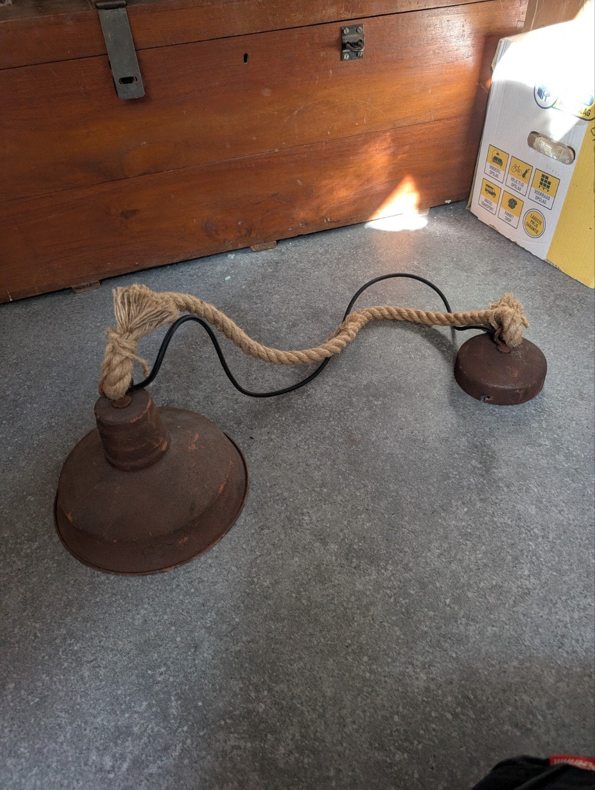 Industriële hanglamp met touw en metalen kap, Huis en Inrichting, Metaal, Overige merken, Industrieel, Zo goed als nieuw
