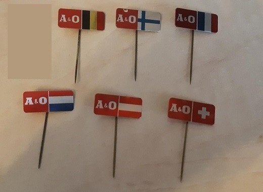 Speldjes Supermarkten Warenhuizen Winkels 01, Verzamelen, Ophalen of Verzenden, Gebruikt, Overige onderwerpen, Speldje of Pin