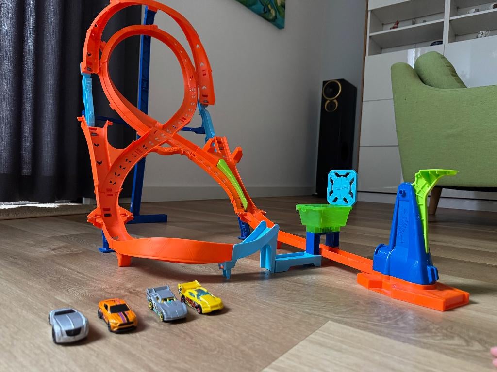 ️ Hot Wheels Double Loop Dash Racebaan in zeer goede staat, Kinderen en Baby's, Speelgoed | Racebanen, Ophalen, Racebaan, Opwindmechanisme