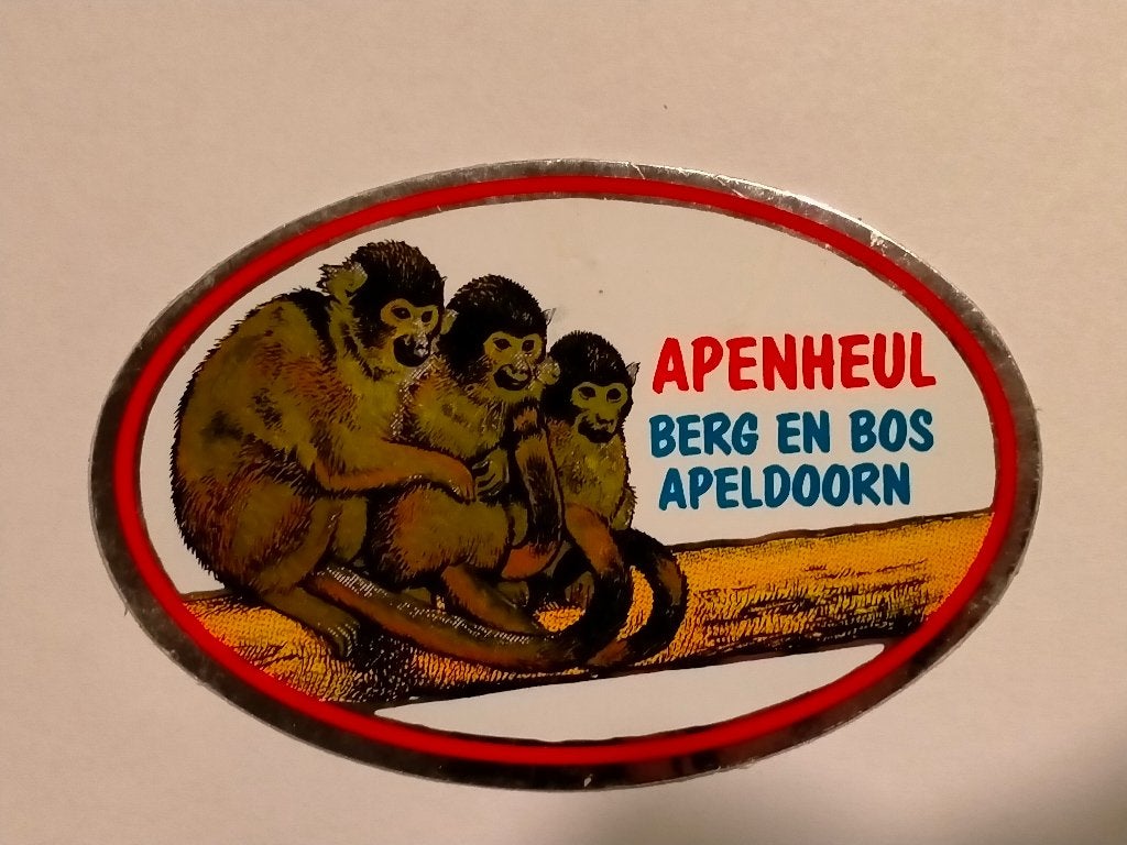Apenheul Berg en Bos Apeldoorn vintage logo sticker park, Verzamelen, Stickers, Ophalen of Verzenden, Gebruikt, Overige typen