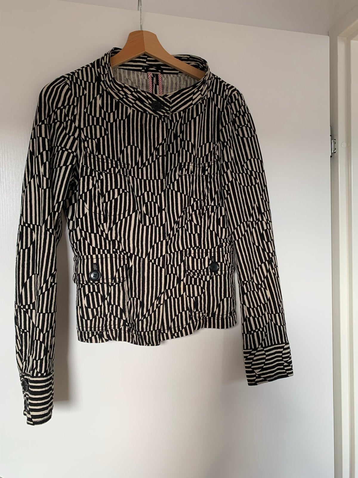 Weekend Max Mara Zwart-Wit Gestreept Jasje, Ophalen of Verzenden, Zo goed als nieuw, Maat 36 (S), Zwart