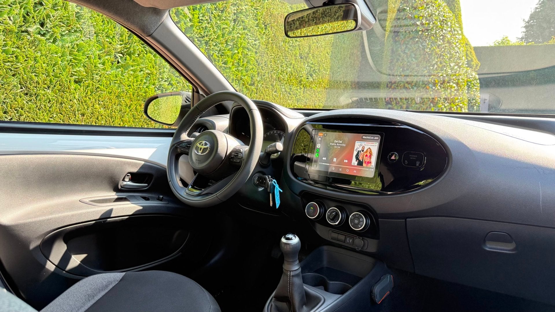 Toyota Aygo X 1.0 VVT-i MT Play | Carplay | Camera | Fabriek, Auto's, Toyota, Stof, Gebruikt, 920 kg, 4 stoelen