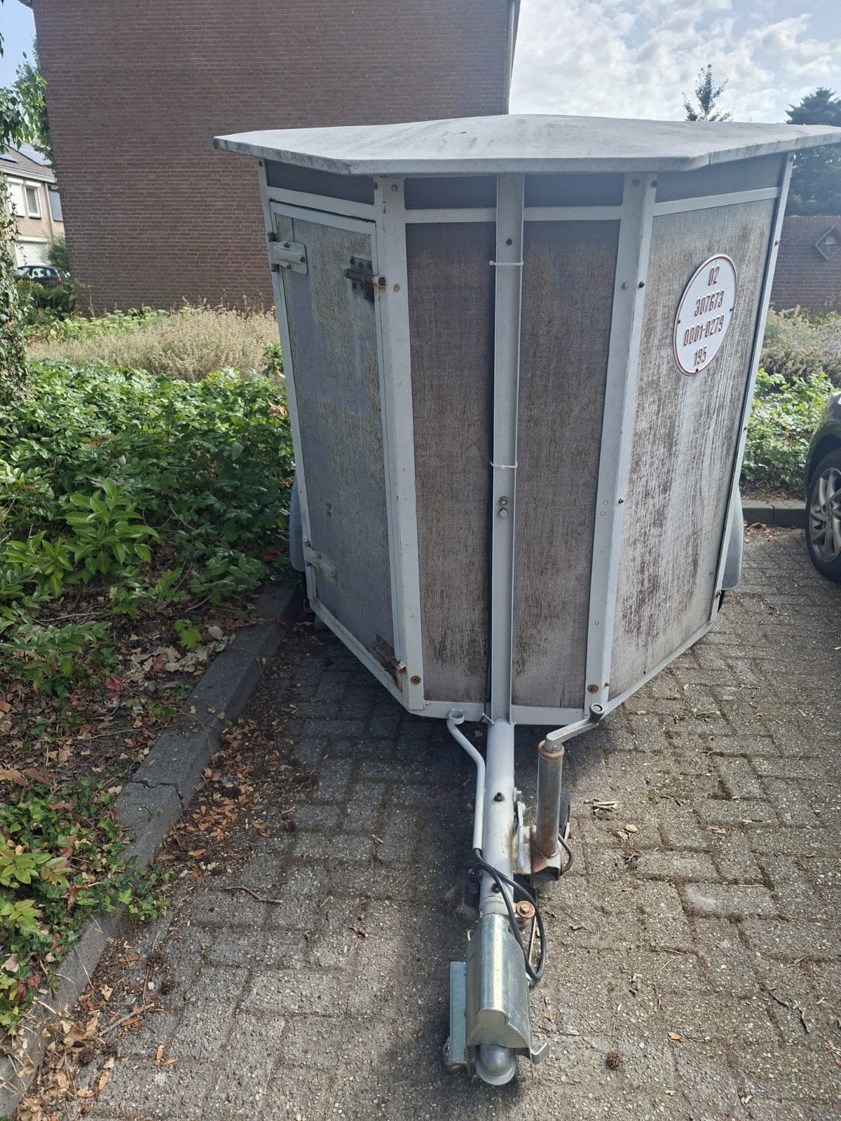Degelijke aanhanger voor pony's en kleine vee, Ophalen