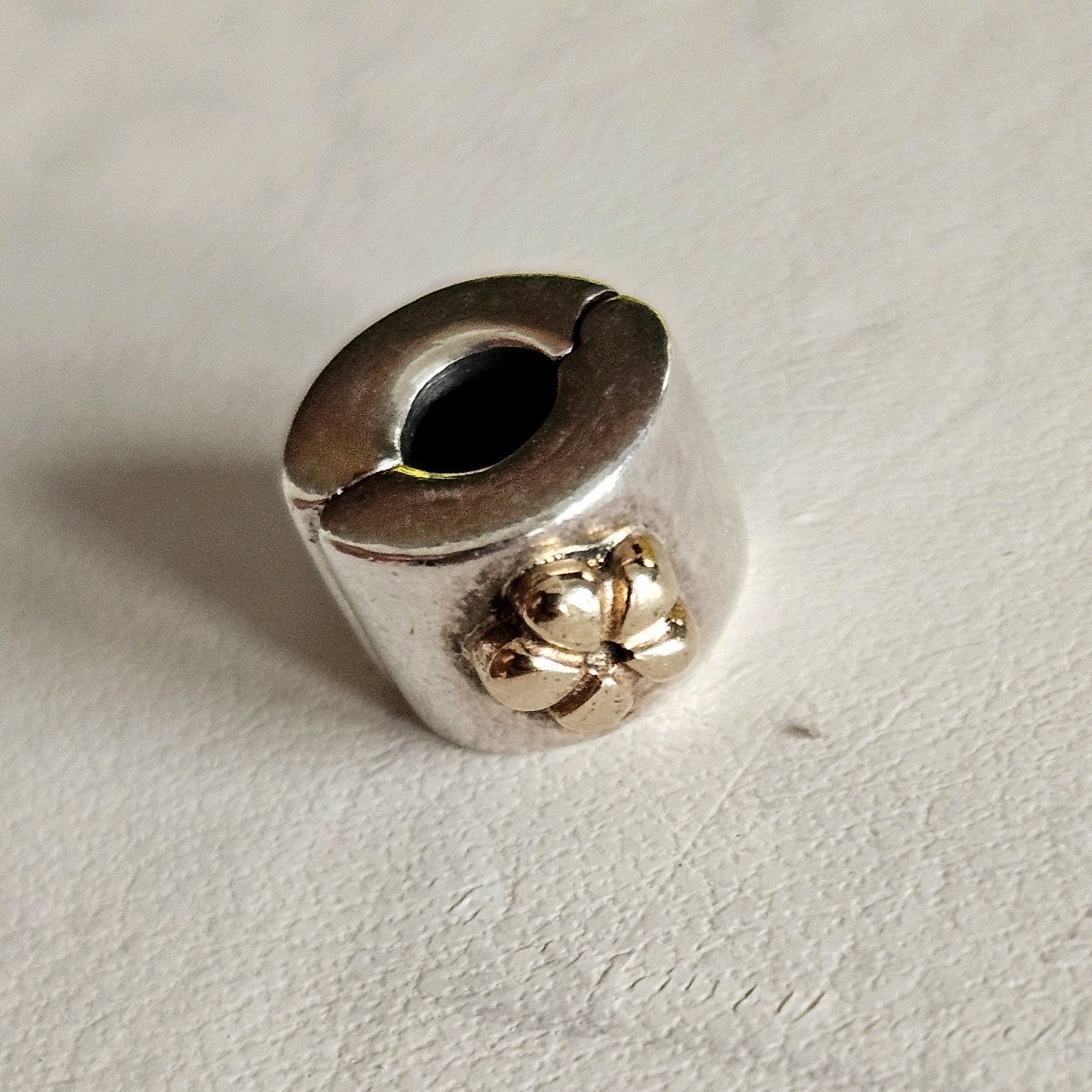 Pandora clip met 14kt gouden bloemetjes, Ophalen of Verzenden, Zo goed als nieuw, Goud, Pandora