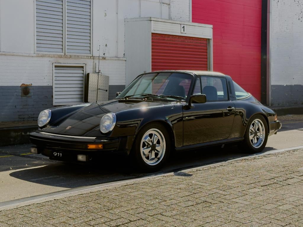 Porsche 911 3.0 SC targa 1983 180PK 'Black', Auto's, Achterwielaandrijving, Zwart, Cabriolet, Zwart