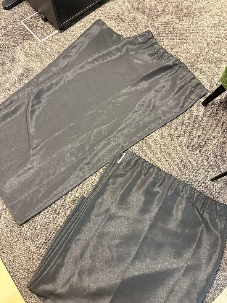 Zwarte gordijnen 140x280 cm – set van 2, Huis en Inrichting, Gebruikt, Zwart, Ophalen of Verzenden, Gordijn