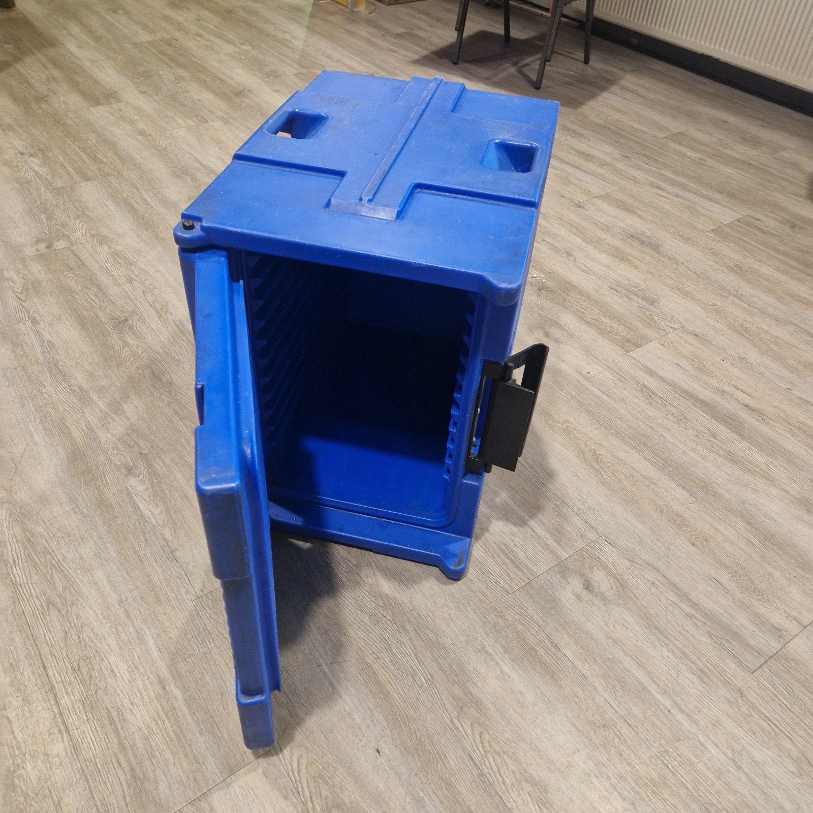 Blauwe geïsoleerde voedseltransportbox, Ophalen