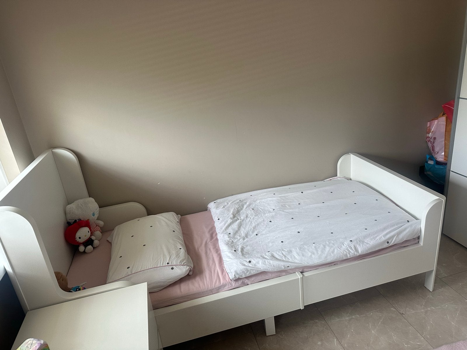 Wit kinderbed met lattenbodem en matras, Kinderen en Baby's, Kinderkamer | Bedden, Gebruikt, 70 tot 85 cm, Ophalen of Verzenden
