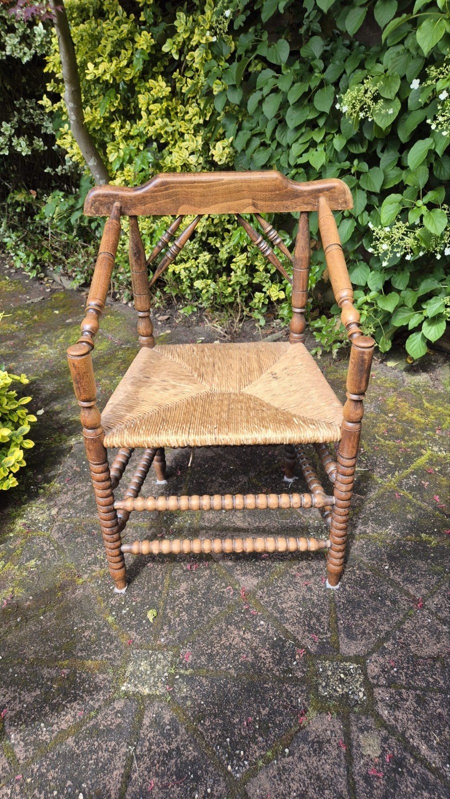 Antieke houten stoel met biezen zitting, Ophalen