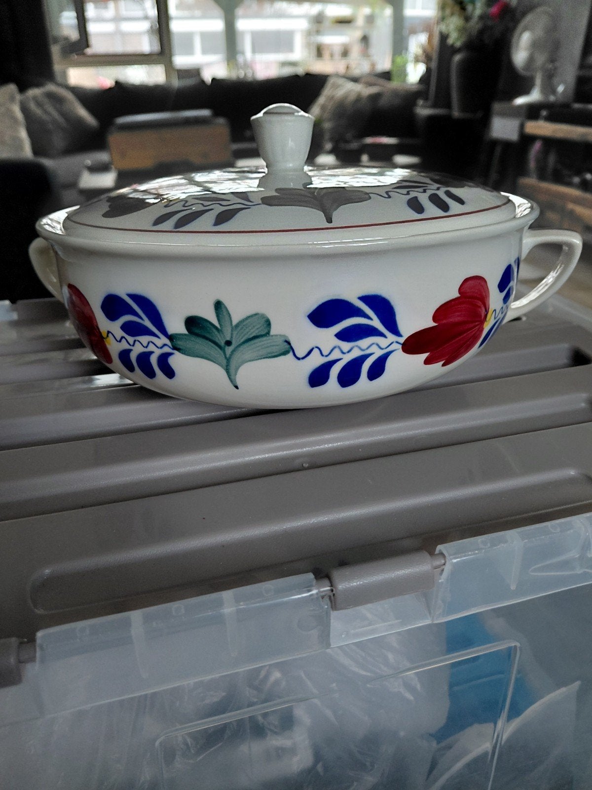 Vintage Brocanto soepterrine met bloemmotief, Antiek en Kunst, Antiek | Servies los, Ophalen of Verzenden