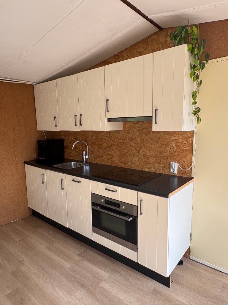 Foto 3 van Keuken roomwit 3 jaar oud met ETNA/Bosch apparatuur