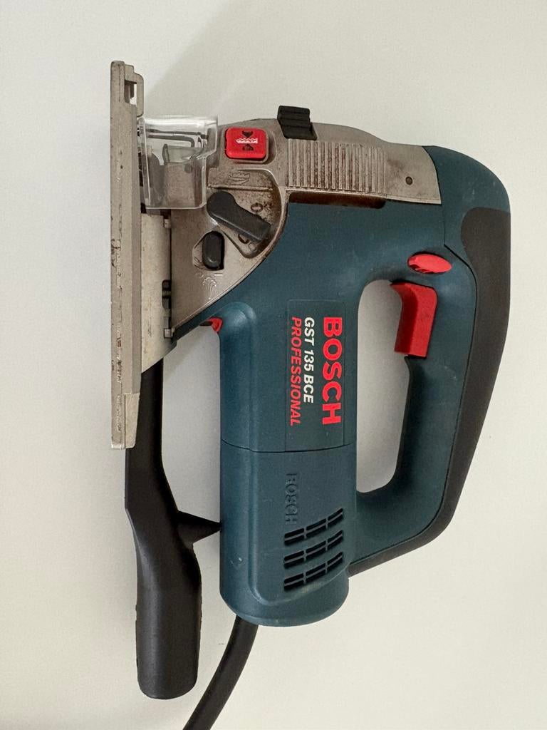 Bosch decoupeerzaag GST 135 BCE, 600 tot 1200 watt, Ophalen of Verzenden, Zo goed als nieuw, Decoupeerzaag