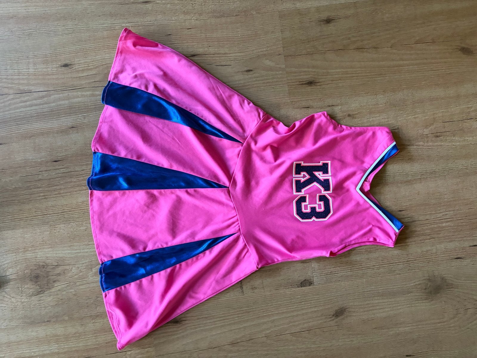 K3 jurkje maat 134 6-8 jaar - roze met blauw, Kinderen en Baby's, Carnavalskleding en Verkleedspullen, Ophalen, Gebruikt, 134 t/m 140