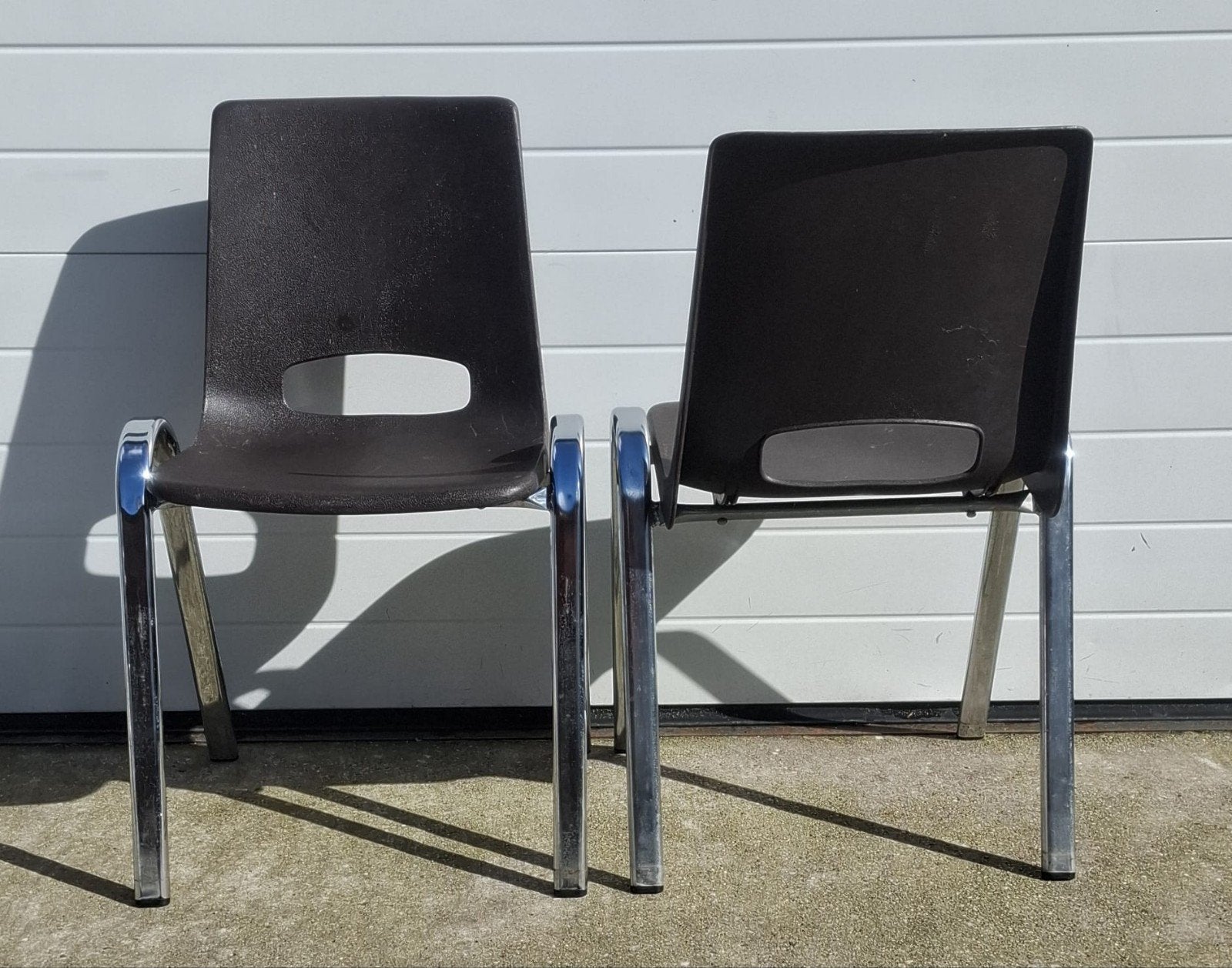 33 x kunststof kuipstoelen kantine stoelen horeca cafe bruin, Huis en Inrichting, Stoelen, Ophalen of Verzenden, Zo goed als nieuw