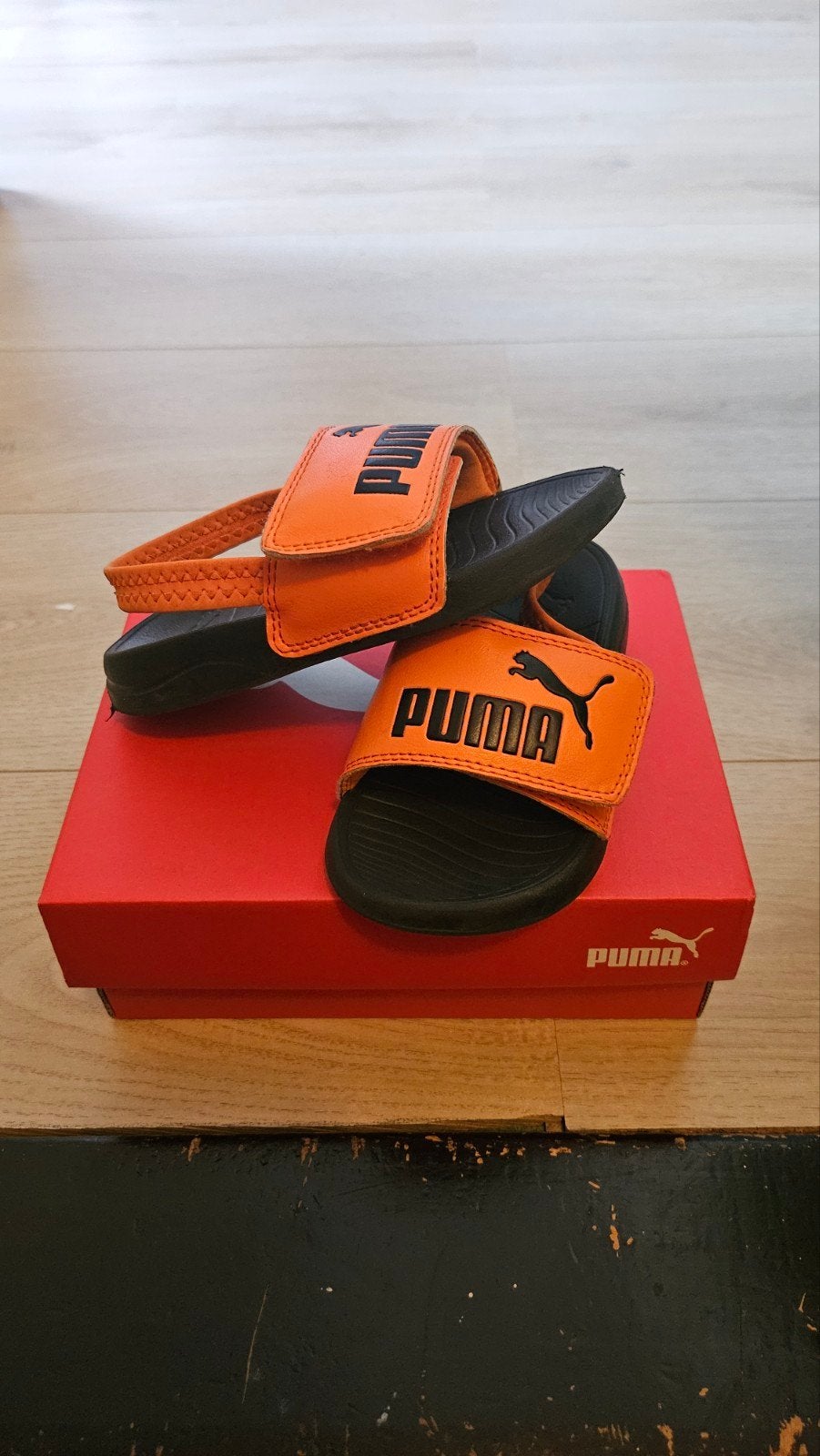 Puma slippers maat 25 zo goed als nieuw in doos, Jongen of Meisje, Ophalen of Verzenden, Zo goed als nieuw, Puma