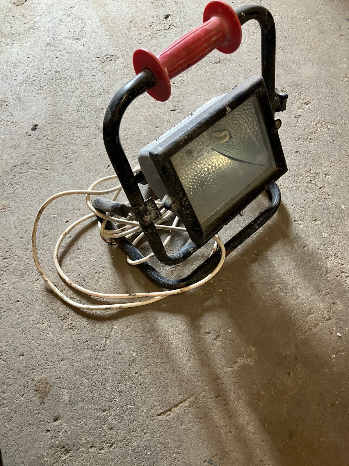 Bouwlamp schijnwerper, Gebruikt, Verzenden, Met statief, Lamp