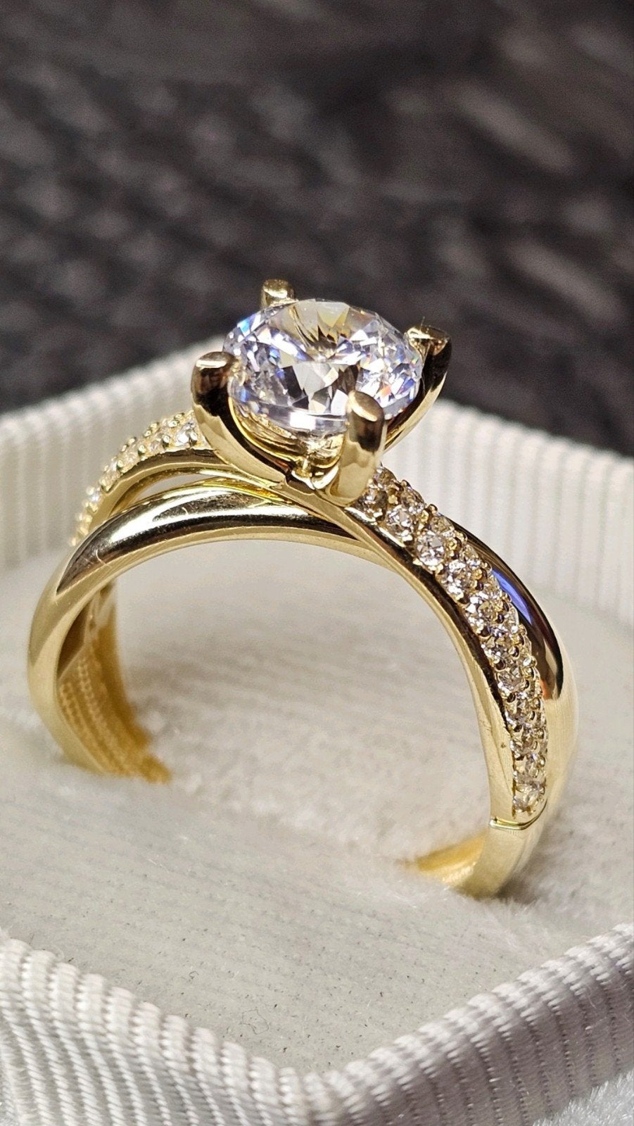 Prachtige 14k gouden ring met zirkonia steen