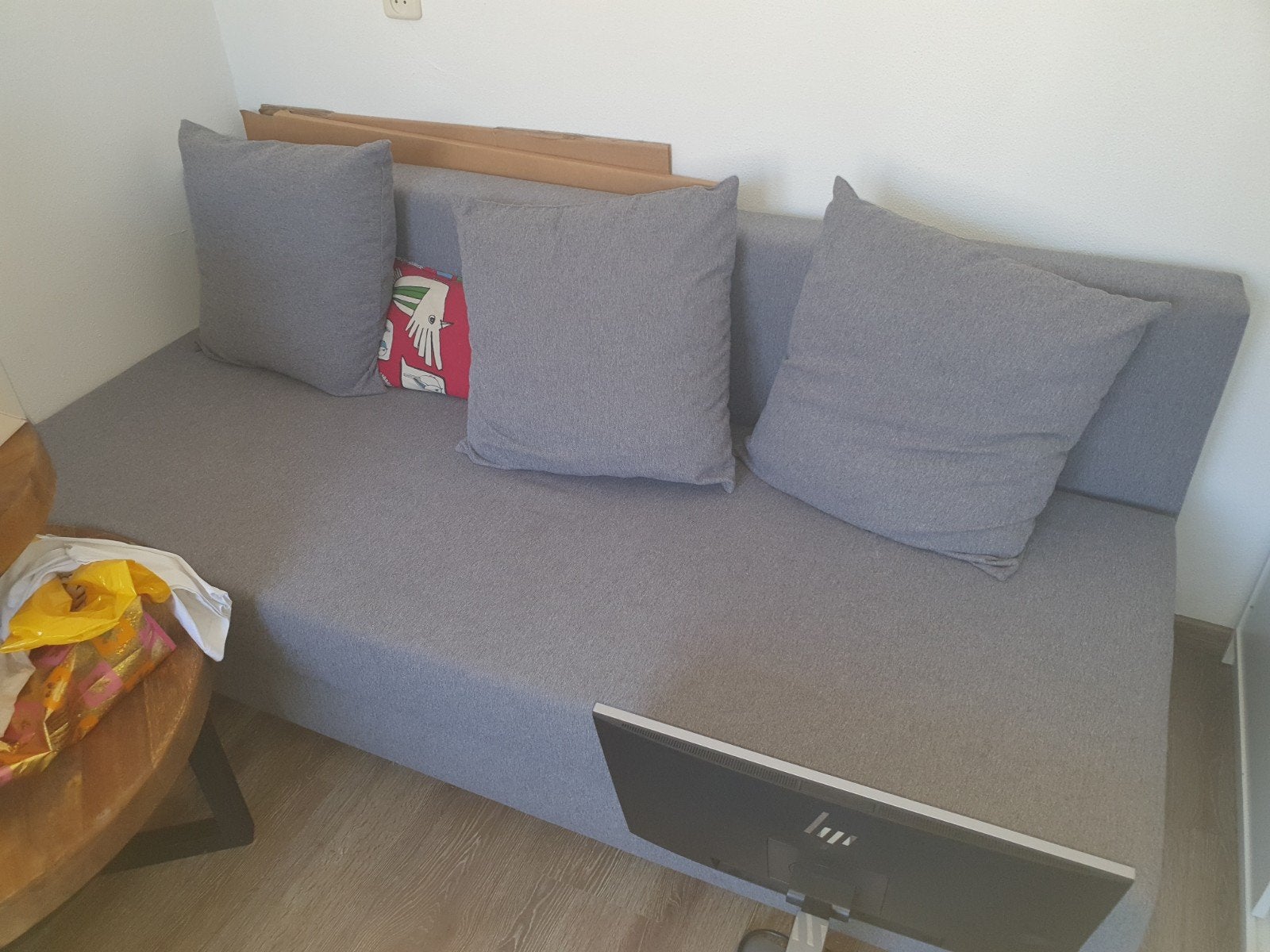 grijze slaapbank met kussens van ikea, Ophalen, Tweepersoons, 140 cm, Zo goed als nieuw