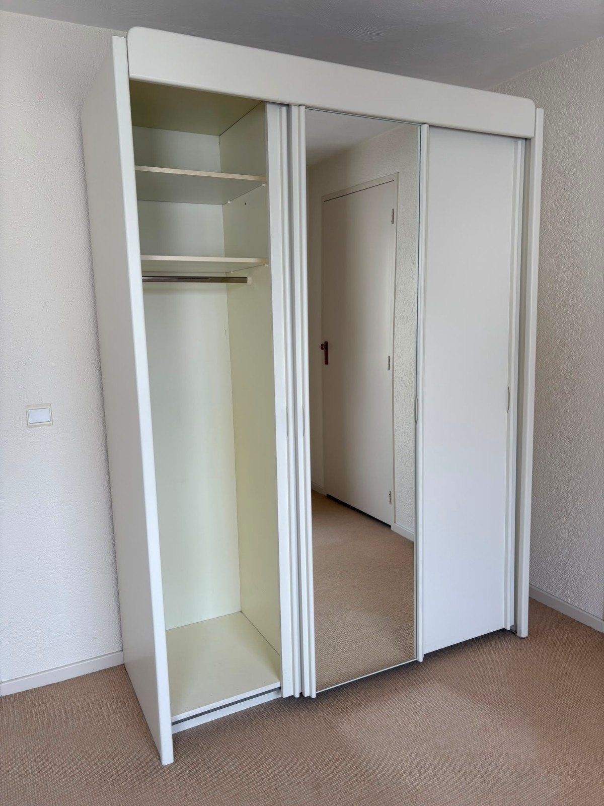 Witte kledingkast met schuifdeuren en spiegel, Ophalen, Overige materialen, Met deur(en), Gebruikt