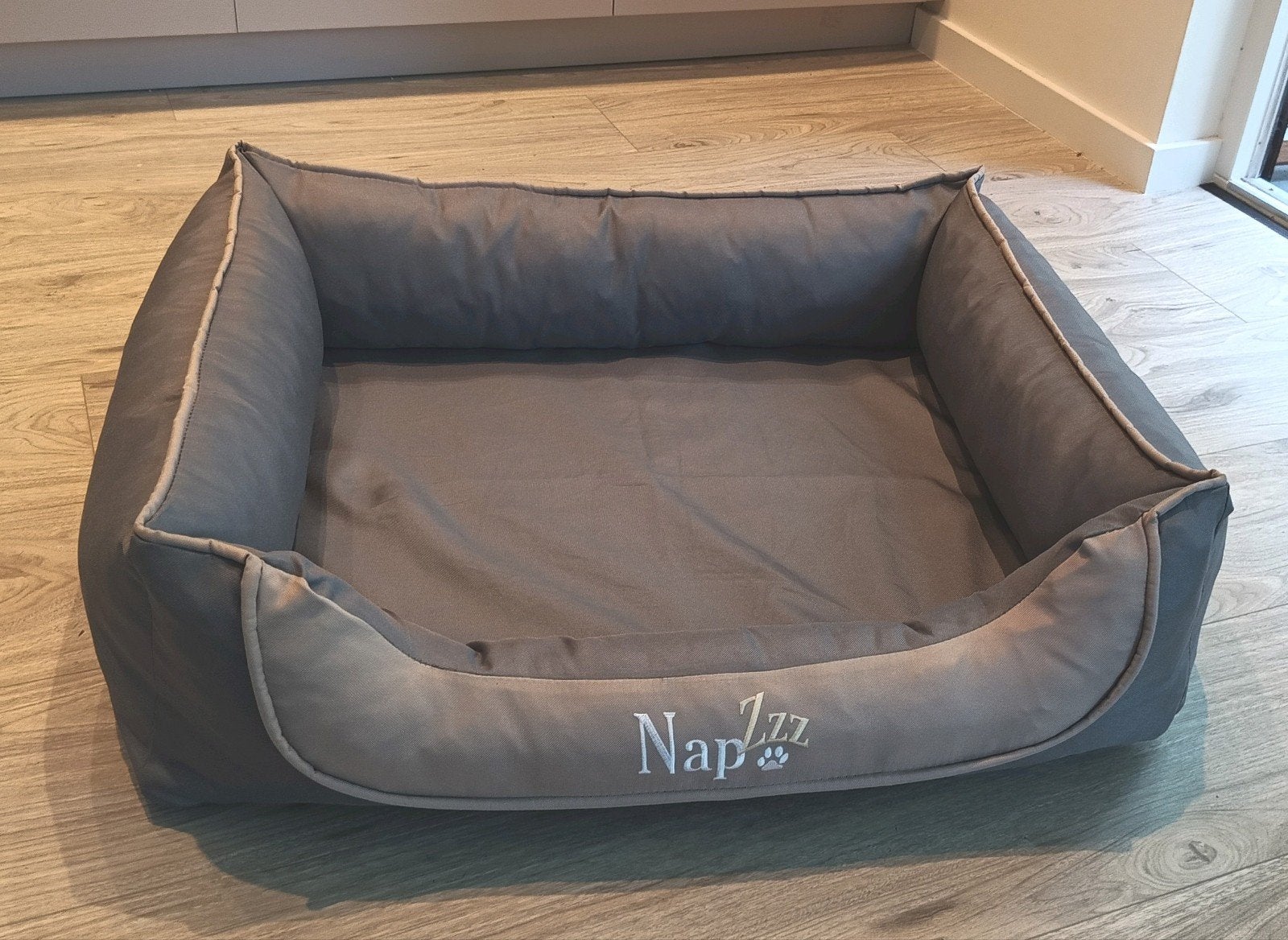 Napzzz Divan Hondenmand Grijs Maat M: 90 x 75 x 25 cm NIEUW!, Ophalen, Nieuw