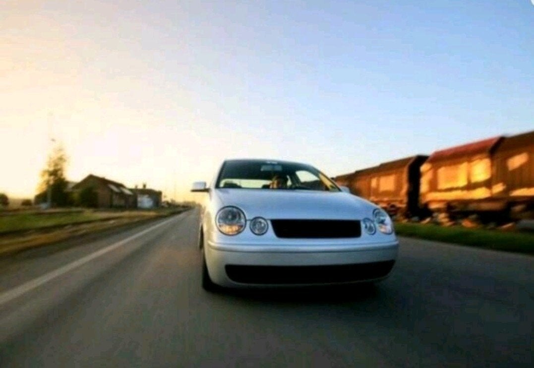 Zo goed als nieuwe embleemloze VW polo grill., Ophalen of Verzenden