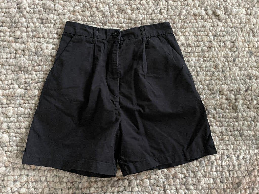 MONKI korte broek / bermuda in maat 38, Kleding | Dames, Maat 38/40 (M), Kort, Zwart, Ophalen of Verzenden