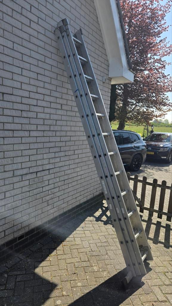 Uitschuifbare aluminium ladder - 3 delige, Doe-het-zelf en Verbouw, Ladders en Trappen, Ophalen, Gebruikt, Ladder, Opvouwbaar of Inschuifbaar