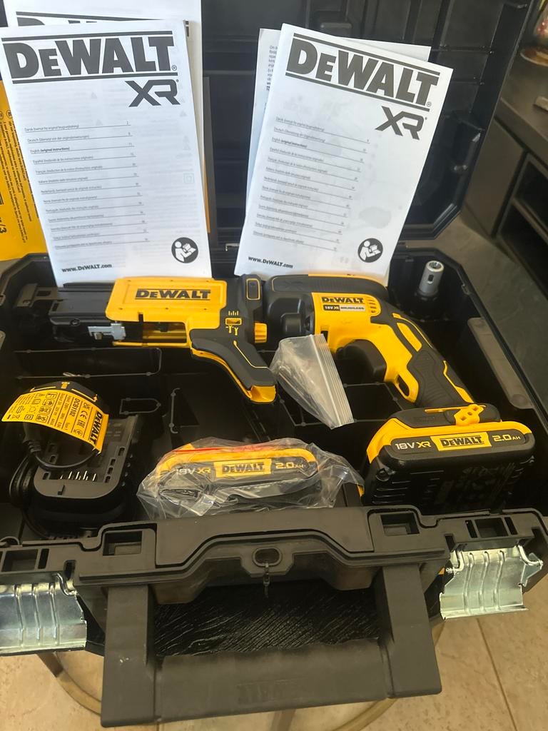 DeWalt XR Schroefmachine met 2 accu's en lader, Variabele snelheid, Ophalen of Verzenden, Minder dan 400 watt, Zo goed als nieuw