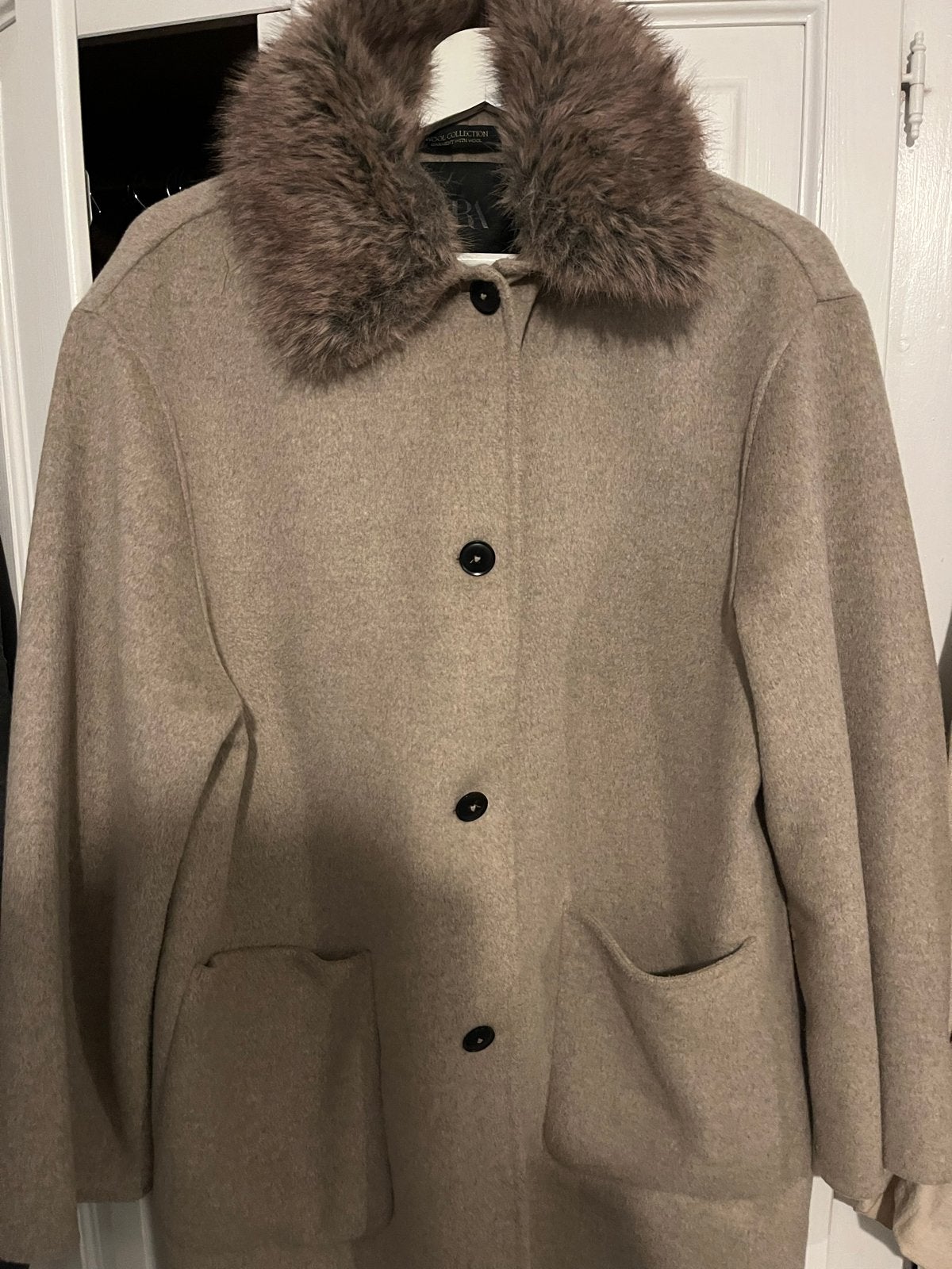 Zara wollen jas met bontkraag, Ophalen of Verzenden, Zo goed als nieuw, Maat 42/44 (L), Beige
