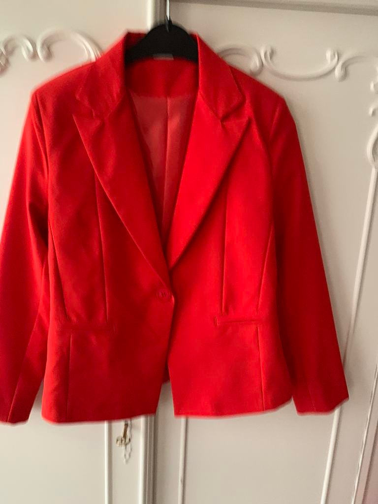 Nieuw rood jasje Rinascimento maat M, Kleding | Dames, Maat 38/40 (M), Nieuw, Ophalen of Verzenden, Jasje