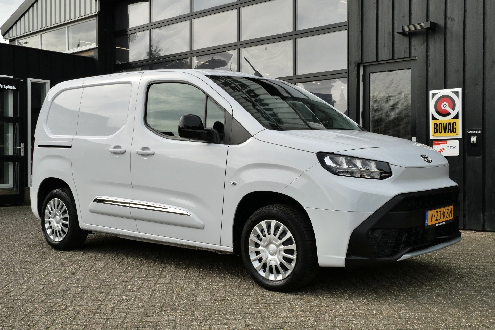Toyota PROACE CITY 1.5 D-4D L1 Challenger+ | Dealer Onderhou, Voorwielaandrijving, Gebruikt, 4 cilinders, Wit
