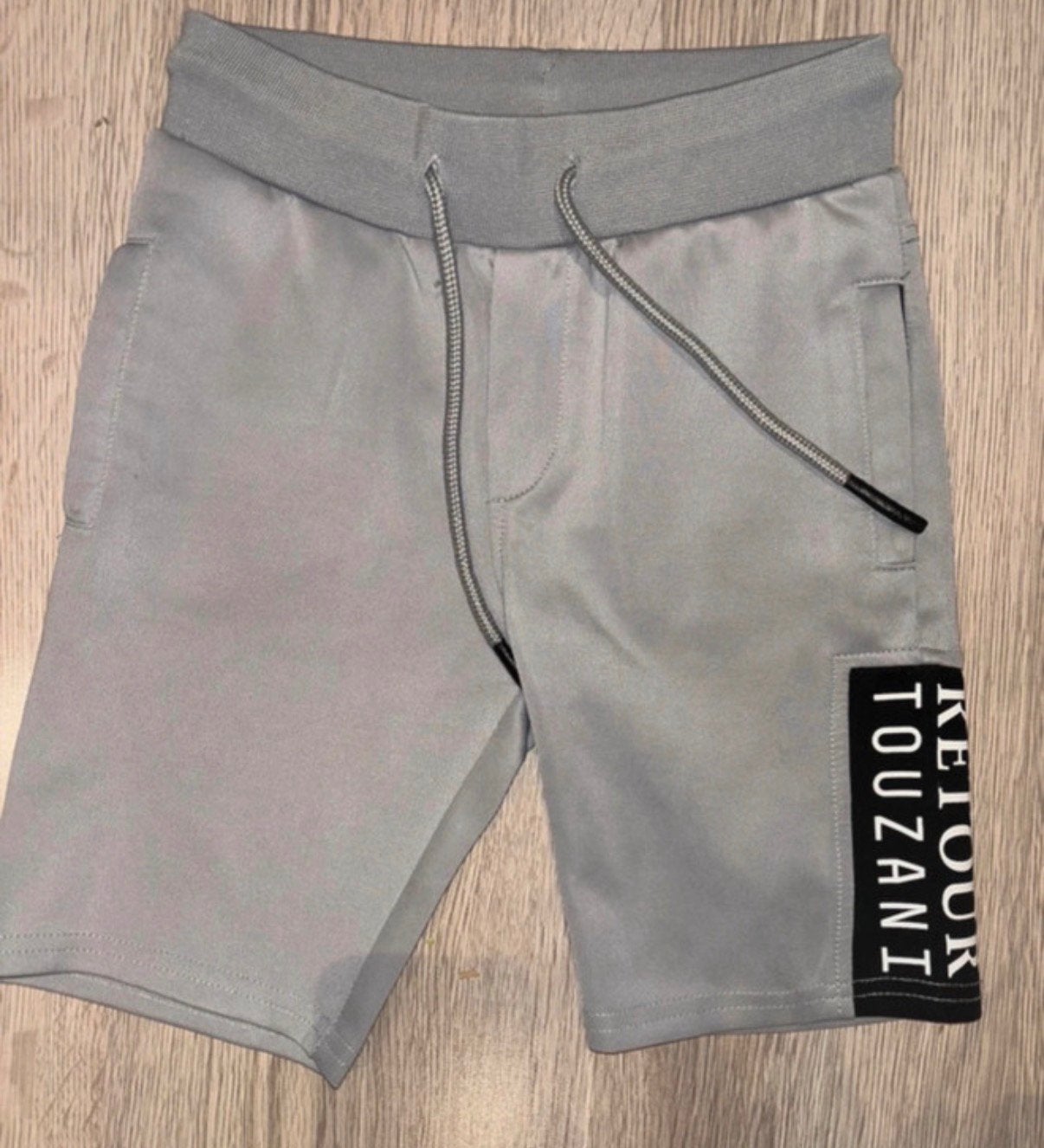 Retour shortje grijs maat 116, Ophalen of Verzenden, Zo goed als nieuw, Jongen, Broek