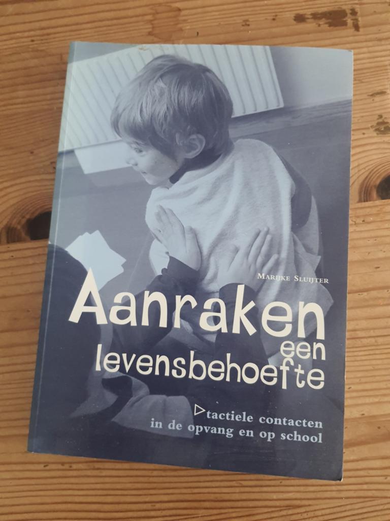 M. Sluijter - Aanraken : een levensbehoefte, M. Sluijter, Sociale wetenschap, Ophalen of Verzenden, Zo goed als nieuw