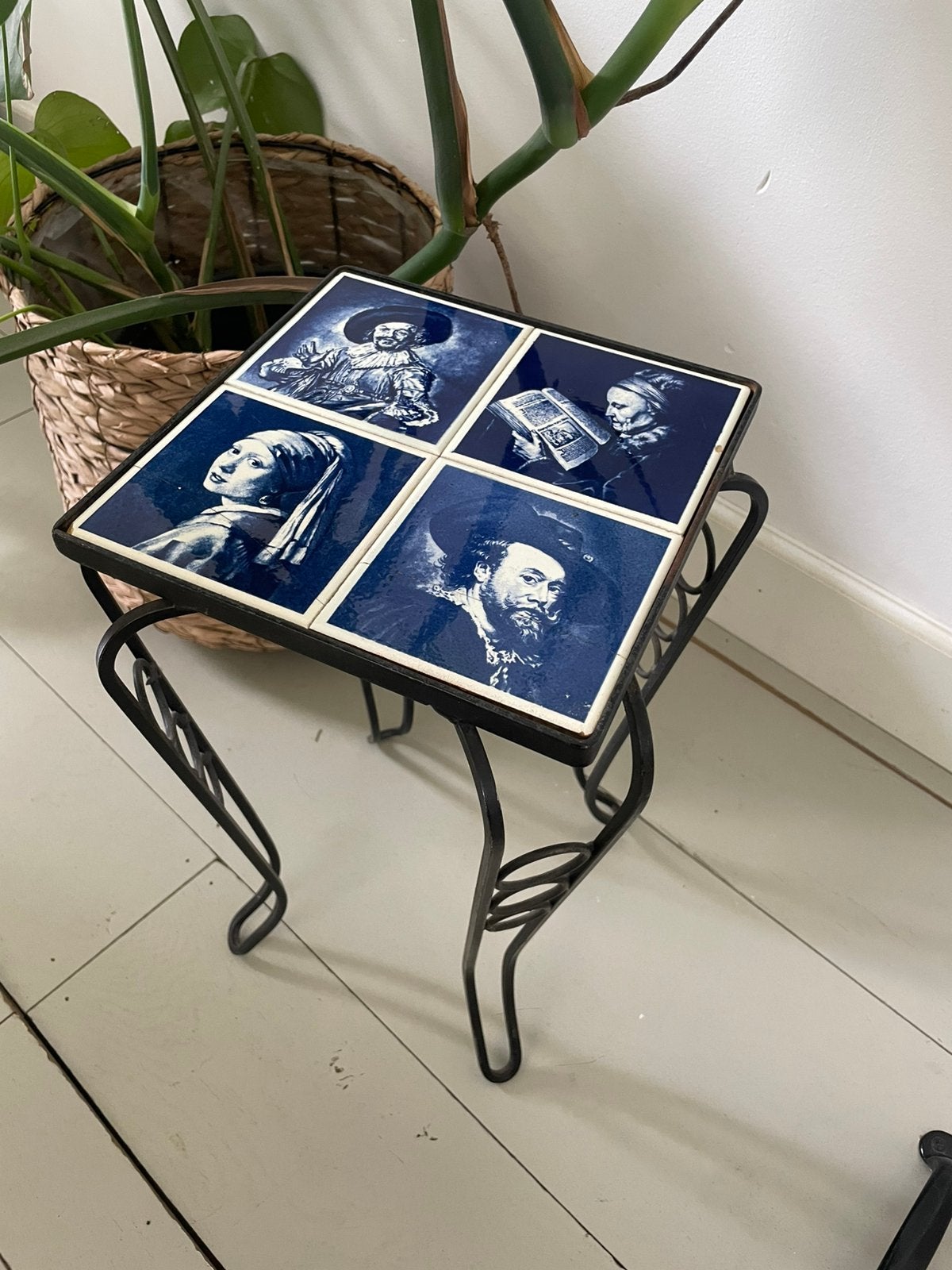 60s delfst blauw retro bijzet tafel, Huis en Inrichting, Tafels | Bijzettafels, Minder dan 55 cm, Rond, Zo goed als nieuw, Ophalen