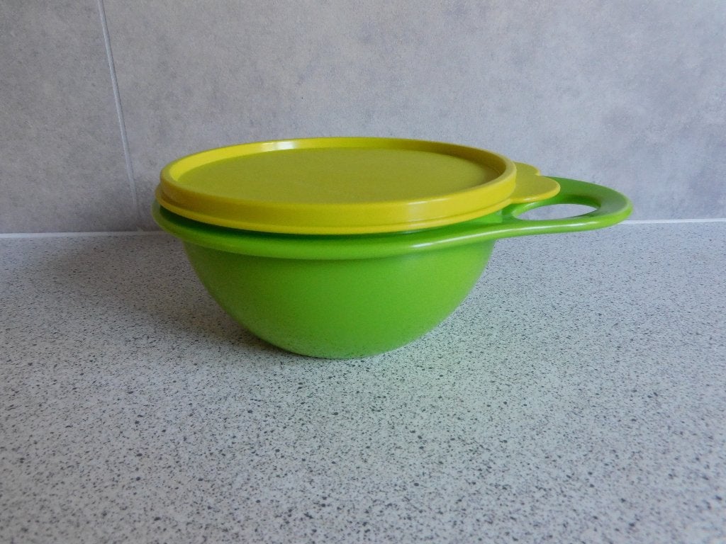 Tupperware Mixerkom 600 ml. Groen Lime, 600 ml, Ophalen of Verzenden, Zo goed als nieuw, Bak of Kom